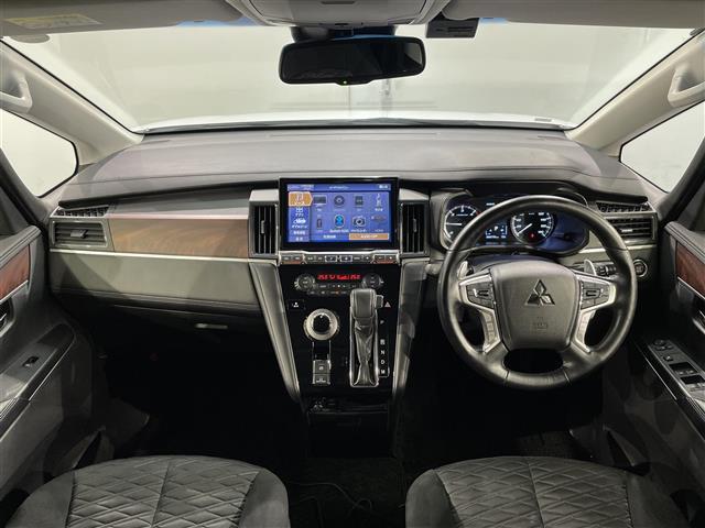 デリカD:5 P 11インチナビ オートステップ マッドガード 衝突軽減ブレーキ 両側電動スライドドア 全方位カメラ レーダークルーズコントロール 100V電源 シートヒーター LEDヘッドライト ドライブレコーダー(2枚目)