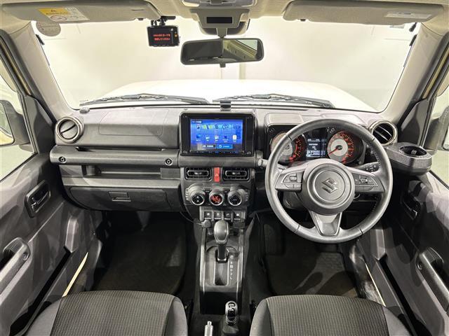 ジムニーシエラ ＪＣ　８インチナビ　衝突軽減ブレーキ　シートヒーター　ＥＴＣ　バックカメラ　ドライブレコーダー　ＬＥＤヘッドライト　クルーズコントロール　車線逸脱警報　ダウンヒルアシスト　横滑り防止　ＩＳＯＦＩＸ　フォグ（2枚目）