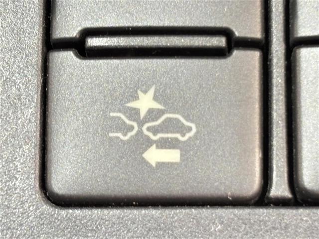 シエンタ Ｇ　純正ナビ　ＴＲＤエアロ　トヨタセーフティセンス　衝突軽減ブレーキ　両側パワースライドドア　ＥＴＣ　バックカメラ　ドライブレコーダー　純正フロアマット　アクセサリーソケット　オートマチックハイビーム（7枚目）