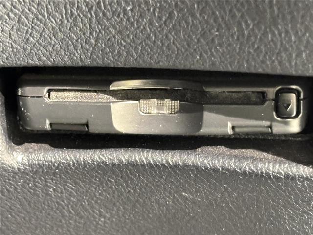 シエンタ Ｇ　純正ナビ　ＴＲＤエアロ　トヨタセーフティセンス　衝突軽減ブレーキ　両側パワースライドドア　ＥＴＣ　バックカメラ　ドライブレコーダー　純正フロアマット　アクセサリーソケット　オートマチックハイビーム（8枚目）