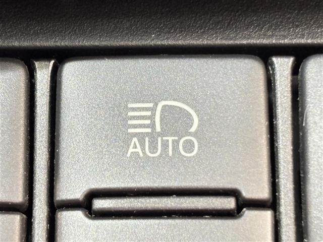 シエンタ Ｇ　純正ナビ　ＴＲＤエアロ　トヨタセーフティセンス　衝突軽減ブレーキ　両側パワースライドドア　ＥＴＣ　バックカメラ　ドライブレコーダー　純正フロアマット　アクセサリーソケット　オートマチックハイビーム（10枚目）