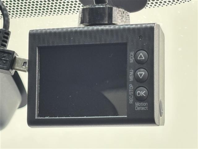 シエンタ Ｇ　純正ナビ　ＴＲＤエアロ　トヨタセーフティセンス　衝突軽減ブレーキ　両側パワースライドドア　ＥＴＣ　バックカメラ　ドライブレコーダー　純正フロアマット　アクセサリーソケット　オートマチックハイビーム（11枚目）