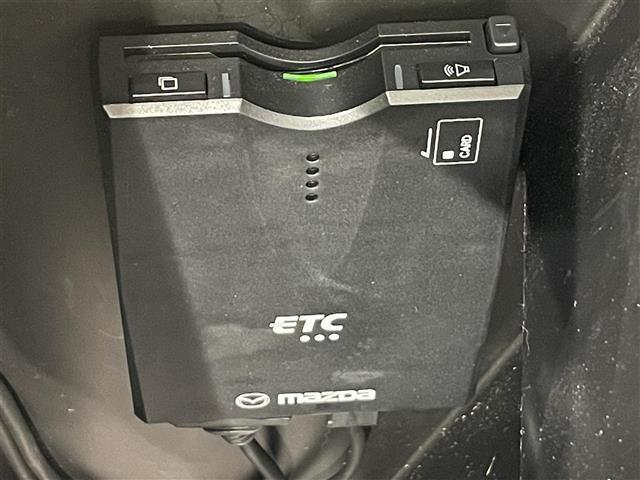 ＣＸ－５ ＸＤ　ブラックトーンエディション　純正１０．２５インチナビ　３６０°ビューカメラ　電動バックドア　ｉ－ＡＣｔｉＶＳＥＮＳＥ　シートヒーター　ＥＴＣ　ステアリングヒーター　ブラインドスポットモニター　ヘッドアップディスプレイ　ＬＥＤ（9枚目）