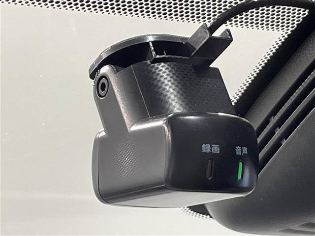 セレナ e-パワー ハイウェイスターV 純正10インチナビ 純正フリップダウンモニター アラウンドビューモニター プロパイロット 衝突軽減ブレーキ 両側電動スライドドア ETC デジタルインナーミラー ドライブレコーダー BSW LED(9枚目)