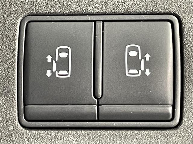 セレナ ｅ－パワー　ハイウェイスターＶ　純正ナビ　プロパイロット　衝突軽減ブレーキ　両側パワースライドドア　アラウンドビューモニター　ビルトインＥＴＣ　バックカメラ　コーナーセンサー　レーンキープアシスト　プッシュスタート　純正フロアマット（6枚目）