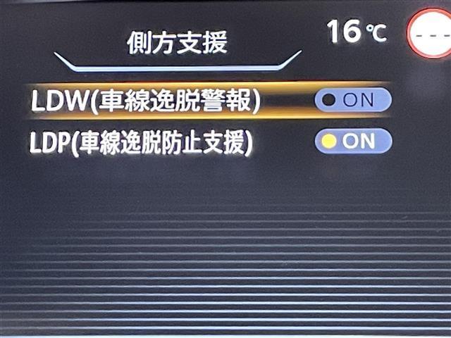 セレナ ｅ－パワー　ハイウェイスターＶ　純正ナビ　プロパイロット　衝突軽減ブレーキ　両側パワースライドドア　アラウンドビューモニター　ビルトインＥＴＣ　バックカメラ　コーナーセンサー　レーンキープアシスト　プッシュスタート　純正フロアマット（7枚目）