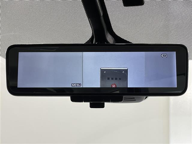 セレナ ｅ－パワー　ハイウェイスターＶ　純正ナビ　プロパイロット　衝突軽減ブレーキ　両側パワースライドドア　アラウンドビューモニター　ビルトインＥＴＣ　バックカメラ　コーナーセンサー　レーンキープアシスト　プッシュスタート　純正フロアマット（8枚目）