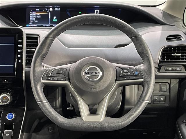 セレナ ｅ－パワー　ハイウェイスターＶ　純正ナビ　プロパイロット　衝突軽減ブレーキ　両側パワースライドドア　アラウンドビューモニター　ビルトインＥＴＣ　バックカメラ　コーナーセンサー　レーンキープアシスト　プッシュスタート　純正フロアマット（12枚目）