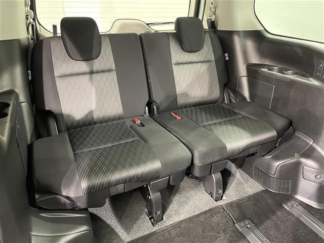 セレナ ｅ－パワー　ハイウェイスターＶ　純正ナビ　プロパイロット　衝突軽減ブレーキ　両側パワースライドドア　アラウンドビューモニター　ビルトインＥＴＣ　バックカメラ　コーナーセンサー　レーンキープアシスト　プッシュスタート　純正フロアマット（15枚目）