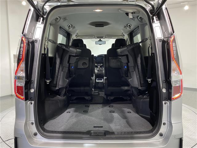 セレナ ｅ－パワー　ハイウェイスターＶ　純正ナビ　プロパイロット　衝突軽減ブレーキ　両側パワースライドドア　アラウンドビューモニター　ビルトインＥＴＣ　バックカメラ　コーナーセンサー　レーンキープアシスト　プッシュスタート　純正フロアマット（16枚目）