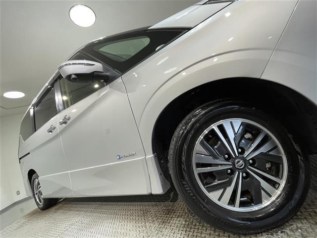 セレナ ｅ－パワー　ハイウェイスターＶ　純正ナビ　プロパイロット　衝突軽減ブレーキ　両側パワースライドドア　アラウンドビューモニター　ビルトインＥＴＣ　バックカメラ　コーナーセンサー　レーンキープアシスト　プッシュスタート　純正フロアマット（18枚目）