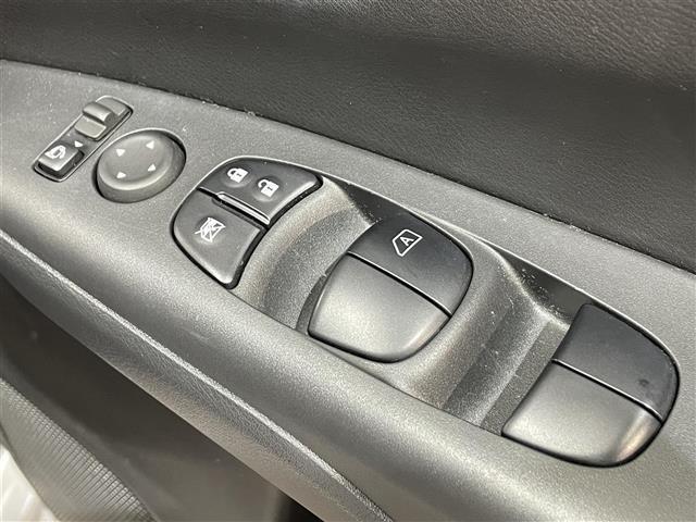 セレナ ｅ－パワー　ハイウェイスターＶ　純正ナビ　プロパイロット　衝突軽減ブレーキ　両側パワースライドドア　アラウンドビューモニター　ビルトインＥＴＣ　バックカメラ　コーナーセンサー　レーンキープアシスト　プッシュスタート　純正フロアマット（30枚目）