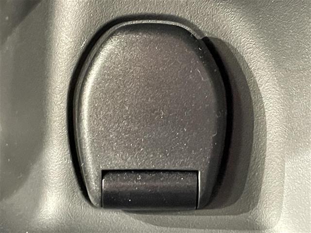 セレナ ｅ－パワー　ハイウェイスターＶ　純正ナビ　プロパイロット　衝突軽減ブレーキ　両側パワースライドドア　アラウンドビューモニター　ビルトインＥＴＣ　バックカメラ　コーナーセンサー　レーンキープアシスト　プッシュスタート　純正フロアマット（33枚目）