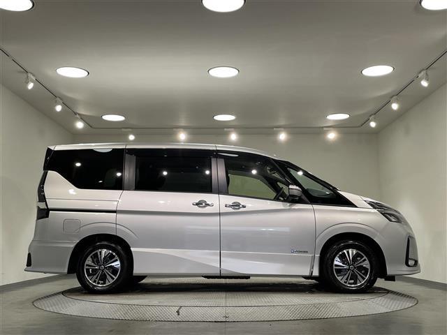 セレナ ｅ－パワー　ハイウェイスターＶ　純正ナビ　プロパイロット　衝突軽減ブレーキ　両側パワースライドドア　アラウンドビューモニター　ビルトインＥＴＣ　バックカメラ　コーナーセンサー　レーンキープアシスト　プッシュスタート　純正フロアマット（42枚目）