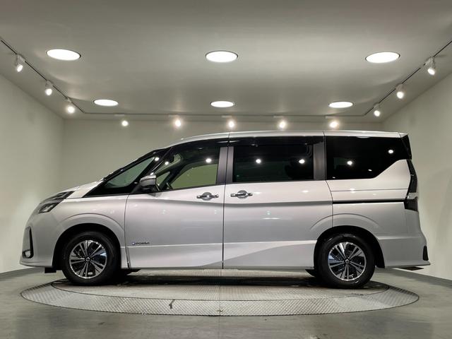 セレナ ｅ－パワー　ハイウェイスターＶ　純正ナビ　プロパイロット　衝突軽減ブレーキ　両側パワースライドドア　アラウンドビューモニター　ビルトインＥＴＣ　バックカメラ　コーナーセンサー　レーンキープアシスト　プッシュスタート　純正フロアマット（63枚目）