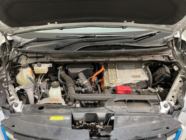 セレナ ｅ－パワー　ハイウェイスターＶ　純正ナビ　プロパイロット　衝突軽減ブレーキ　両側パワースライドドア　アラウンドビューモニター　ビルトインＥＴＣ　バックカメラ　コーナーセンサー　レーンキープアシスト　プッシュスタート　純正フロアマット（65枚目）