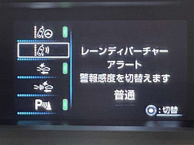 プリウス Ａツーリングセレクション　純正ナビ　衝突軽減ブレーキ　レーダークルーズコントロール　ビルトインＥＴＣ　バックカメラ　ドライブレコーダー　フルセグＴＶ　Ｂｌｕｅｔｏｏｔｈ　コーナーセンサー　レーンキープアシスト　純正フロアマット（7枚目）