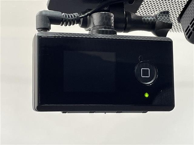 プリウス Ａツーリングセレクション　純正ナビ　衝突軽減ブレーキ　レーダークルーズコントロール　ビルトインＥＴＣ　バックカメラ　ドライブレコーダー　フルセグＴＶ　Ｂｌｕｅｔｏｏｔｈ　コーナーセンサー　レーンキープアシスト　純正フロアマット（8枚目）