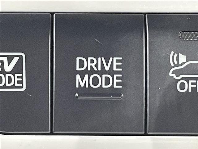 プリウス Ａツーリングセレクション　純正ナビ　衝突軽減ブレーキ　レーダークルーズコントロール　ビルトインＥＴＣ　バックカメラ　ドライブレコーダー　フルセグＴＶ　Ｂｌｕｅｔｏｏｔｈ　コーナーセンサー　レーンキープアシスト　純正フロアマット（11枚目）