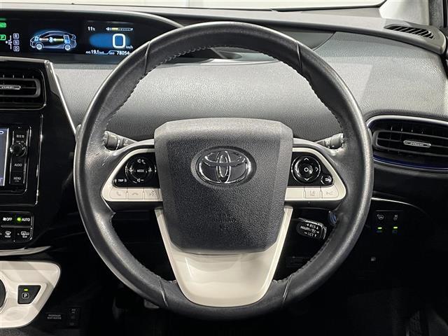 プリウス Ａツーリングセレクション　純正ナビ　衝突軽減ブレーキ　レーダークルーズコントロール　ビルトインＥＴＣ　バックカメラ　ドライブレコーダー　フルセグＴＶ　Ｂｌｕｅｔｏｏｔｈ　コーナーセンサー　レーンキープアシスト　純正フロアマット（12枚目）