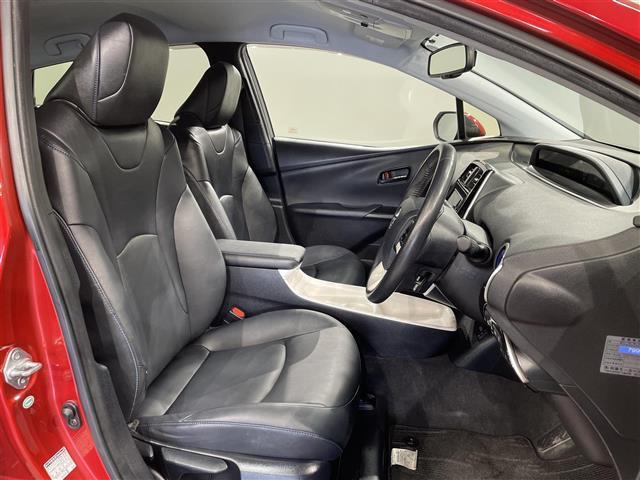 プリウス Ａツーリングセレクション　純正ナビ　衝突軽減ブレーキ　レーダークルーズコントロール　ビルトインＥＴＣ　バックカメラ　ドライブレコーダー　フルセグＴＶ　Ｂｌｕｅｔｏｏｔｈ　コーナーセンサー　レーンキープアシスト　純正フロアマット（13枚目）