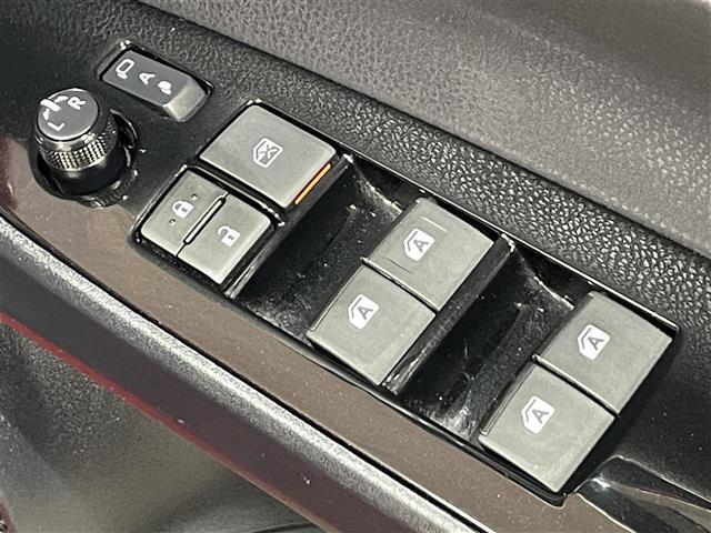 プリウス Ａツーリングセレクション　純正ナビ　衝突軽減ブレーキ　レーダークルーズコントロール　ビルトインＥＴＣ　バックカメラ　ドライブレコーダー　フルセグＴＶ　Ｂｌｕｅｔｏｏｔｈ　コーナーセンサー　レーンキープアシスト　純正フロアマット（31枚目）