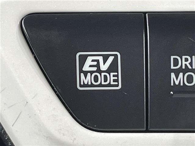 プリウス Ａツーリングセレクション　純正ナビ　衝突軽減ブレーキ　レーダークルーズコントロール　ビルトインＥＴＣ　バックカメラ　ドライブレコーダー　フルセグＴＶ　Ｂｌｕｅｔｏｏｔｈ　コーナーセンサー　レーンキープアシスト　純正フロアマット（36枚目）