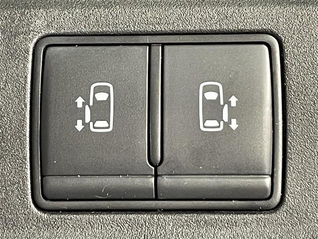 セレナ ｅ－パワー　ハイウェイスターＶ　純正１０インチナビ　プロパイロット　アラウンドビューモニター　フリップダウンモニター　両側パワースライドドア　ハンズフリーオートスライドドア　ハンドルヒーター　シートヒーター　電動パーキングブレーキ（8枚目）