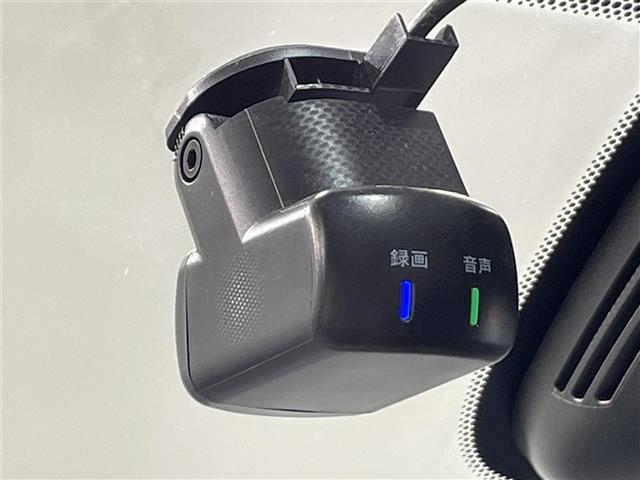 セレナ ｅ－パワー　ハイウェイスターＶ　純正１０インチナビ　プロパイロット　アラウンドビューモニター　フリップダウンモニター　両側パワースライドドア　ハンズフリーオートスライドドア　ハンドルヒーター　シートヒーター　電動パーキングブレーキ（13枚目）