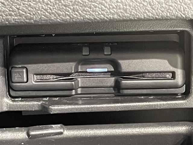 セレナ ｅ－パワー　ハイウェイスターＶ　純正１０インチナビ　プロパイロット　アラウンドビューモニター　フリップダウンモニター　両側パワースライドドア　ハンズフリーオートスライドドア　ハンドルヒーター　シートヒーター　電動パーキングブレーキ（14枚目）