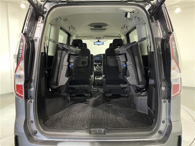 セレナ ｅ－パワー　ハイウェイスターＶ　純正１０インチナビ　プロパイロット　アラウンドビューモニター　フリップダウンモニター　両側パワースライドドア　ハンズフリーオートスライドドア　ハンドルヒーター　シートヒーター　電動パーキングブレーキ（18枚目）