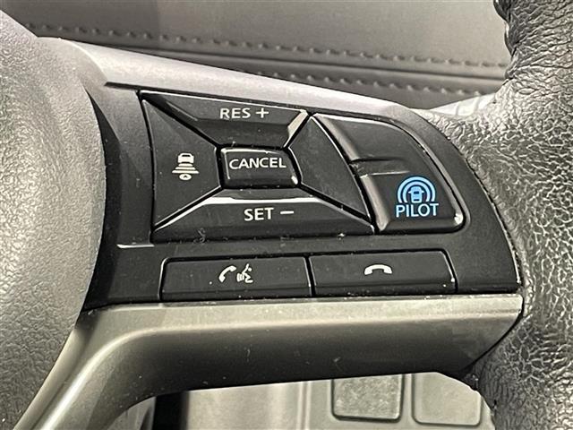 セレナ ｅ－パワー　ハイウェイスターＶ　純正１０インチナビ　プロパイロット　アラウンドビューモニター　フリップダウンモニター　両側パワースライドドア　ハンズフリーオートスライドドア　ハンドルヒーター　シートヒーター　電動パーキングブレーキ（25枚目）