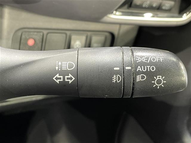 セレナ ｅ－パワー　ハイウェイスターＶ　純正１０インチナビ　プロパイロット　アラウンドビューモニター　フリップダウンモニター　両側パワースライドドア　ハンズフリーオートスライドドア　ハンドルヒーター　シートヒーター　電動パーキングブレーキ（27枚目）