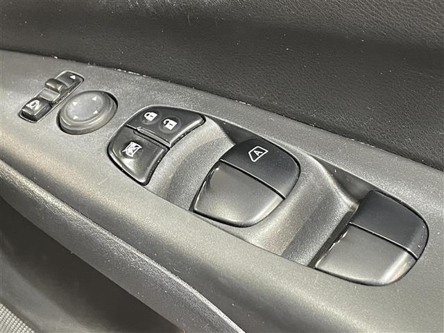 セレナ ｅ－パワー　ハイウェイスターＶ　純正１０インチナビ　プロパイロット　アラウンドビューモニター　フリップダウンモニター　両側パワースライドドア　ハンズフリーオートスライドドア　ハンドルヒーター　シートヒーター　電動パーキングブレーキ（32枚目）