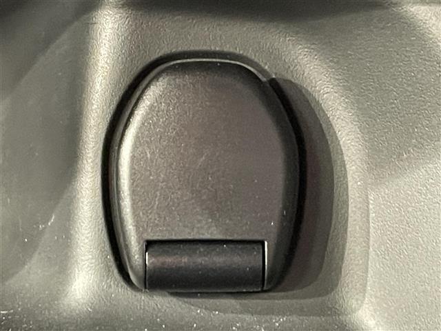 セレナ ｅ－パワー　ハイウェイスターＶ　純正１０インチナビ　プロパイロット　アラウンドビューモニター　フリップダウンモニター　両側パワースライドドア　ハンズフリーオートスライドドア　ハンドルヒーター　シートヒーター　電動パーキングブレーキ（33枚目）