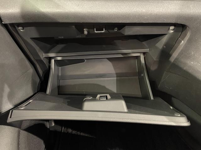 セレナ ｅ－パワー　ハイウェイスターＶ　純正１０インチナビ　プロパイロット　アラウンドビューモニター　フリップダウンモニター　両側パワースライドドア　ハンズフリーオートスライドドア　ハンドルヒーター　シートヒーター　電動パーキングブレーキ（35枚目）