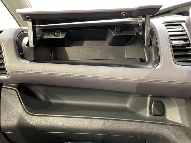 セレナ ｅ－パワー　ハイウェイスターＶ　純正１０インチナビ　プロパイロット　アラウンドビューモニター　フリップダウンモニター　両側パワースライドドア　ハンズフリーオートスライドドア　ハンドルヒーター　シートヒーター　電動パーキングブレーキ（36枚目）