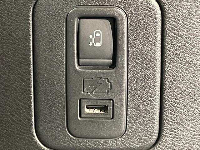 セレナ ｅ－パワー　ハイウェイスターＶ　純正１０インチナビ　プロパイロット　アラウンドビューモニター　フリップダウンモニター　両側パワースライドドア　ハンズフリーオートスライドドア　ハンドルヒーター　シートヒーター　電動パーキングブレーキ（37枚目）