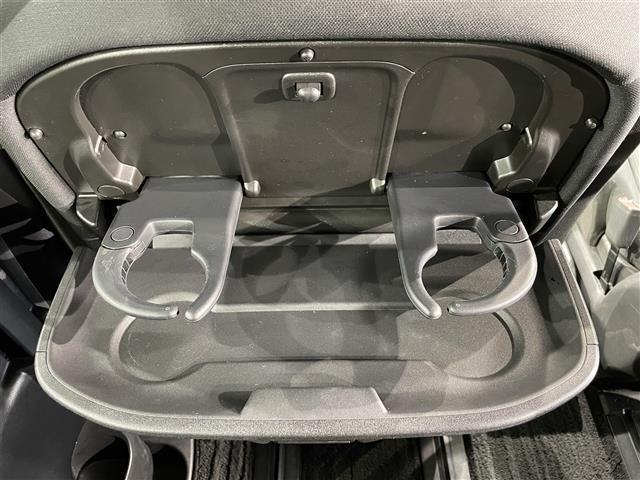 セレナ ｅ－パワー　ハイウェイスターＶ　純正１０インチナビ　プロパイロット　アラウンドビューモニター　フリップダウンモニター　両側パワースライドドア　ハンズフリーオートスライドドア　ハンドルヒーター　シートヒーター　電動パーキングブレーキ（42枚目）