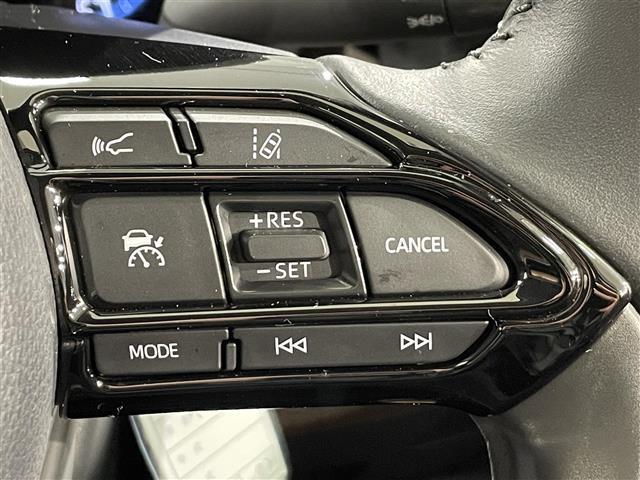 ヤリスクロス ハイブリッドＺ　純正８インチナビ　衝突軽減ブレーキ　レーダークルーズコントロール　クリアランスソナー　シートヒーター　ハーフレザー　ドライブレコーダー　ビルトインＥＴＣ　バックカメラ　Ｂｌｕｅｔｏｏｔｈ　ＬＥＤヘッド（6枚目）