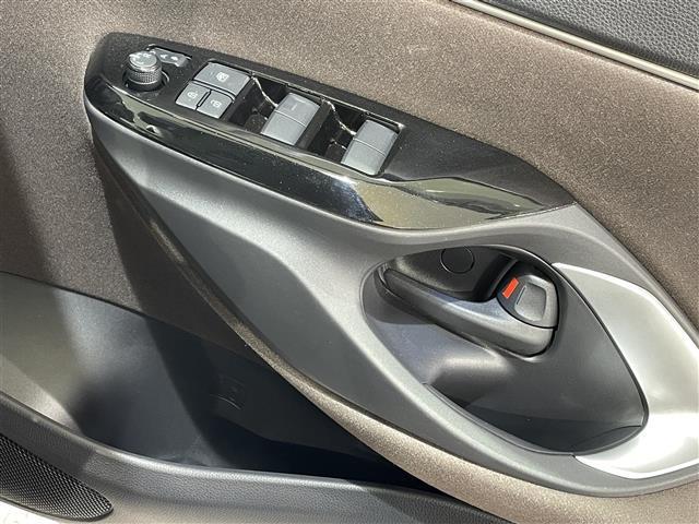 ヤリスクロス ハイブリッドＺ　純正８インチナビ　衝突軽減ブレーキ　レーダークルーズコントロール　クリアランスソナー　シートヒーター　ハーフレザー　ドライブレコーダー　ビルトインＥＴＣ　バックカメラ　Ｂｌｕｅｔｏｏｔｈ　ＬＥＤヘッド（31枚目）