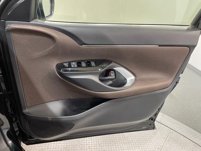 ヤリスクロス ハイブリッドＺ　純正８インチナビ　衝突軽減ブレーキ　レーダークルーズコントロール　クリアランスソナー　シートヒーター　ハーフレザー　ドライブレコーダー　ビルトインＥＴＣ　バックカメラ　Ｂｌｕｅｔｏｏｔｈ　ＬＥＤヘッド（44枚目）