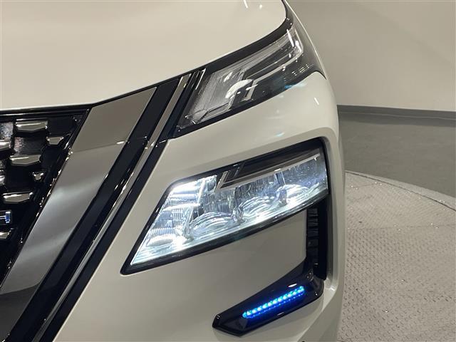 エクストレイル オーテック　ｅ－４ＯＲＣＥ　アドバンスドパッケージ　純正１２．３インチナビ　プロパイロット　衝突軽減ブレーキ　アラウンドビューモニター　１００Ｖ電源　ビルトインＥＴＣ２．０　シートヒーター　ＬＥＤヘッドライト　ドライブレコーダー　デジタルインナーミラー（19枚目）