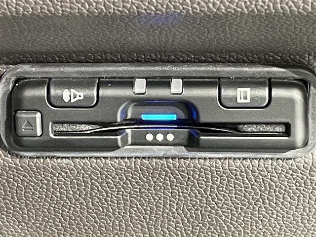 フリード G 純正ナビ 衝突軽減ブレーキ 両側パワースライドドア ビルトインETC シートヒーター ドライブレコーダー コーナーセンサー レーンキープアシスト プッシュスタート スマートキー 純正アルミホイール(11枚目)