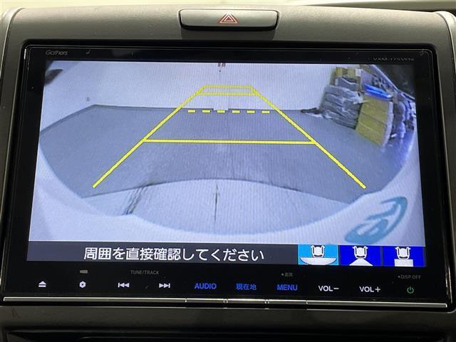 フリード Ｇ・ホンダセンシング　純正９インチナビ　衝突軽減ブレーキ　両側パワースライドドア　ビルトインＥＴＣ　バックカメラ　フルセグＴＶ　レーンキープアシスト　パーキングアシスト　プッシュスタート　スマートキー　純正フロアマット（6枚目）
