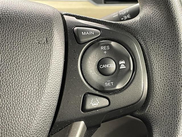 フリード Ｇ・ホンダセンシング　純正９インチナビ　衝突軽減ブレーキ　両側パワースライドドア　ビルトインＥＴＣ　バックカメラ　フルセグＴＶ　レーンキープアシスト　パーキングアシスト　プッシュスタート　スマートキー　純正フロアマット（7枚目）