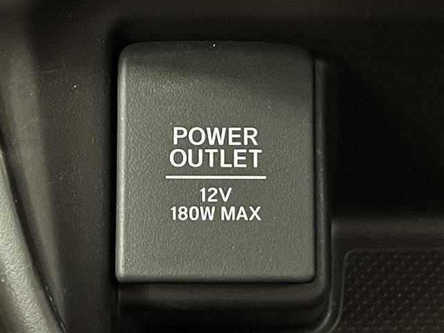 フリード Ｇ・ホンダセンシング　純正９インチナビ　衝突軽減ブレーキ　両側パワースライドドア　ビルトインＥＴＣ　バックカメラ　フルセグＴＶ　レーンキープアシスト　パーキングアシスト　プッシュスタート　スマートキー　純正フロアマット（12枚目）