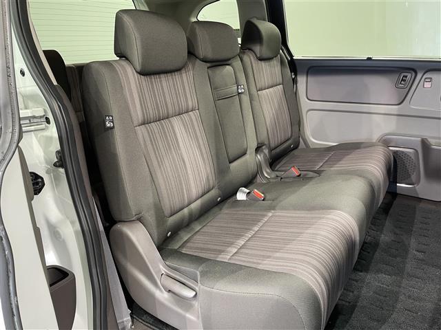 フリード Ｇ・ホンダセンシング　純正９インチナビ　衝突軽減ブレーキ　両側パワースライドドア　ビルトインＥＴＣ　バックカメラ　フルセグＴＶ　レーンキープアシスト　パーキングアシスト　プッシュスタート　スマートキー　純正フロアマット（16枚目）