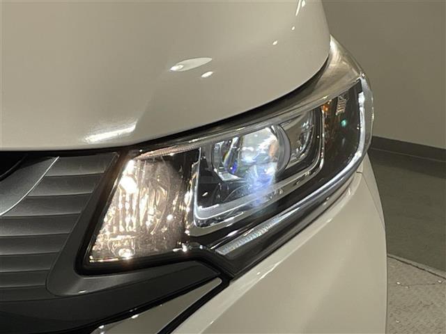 フリード Ｇ・ホンダセンシング　純正９インチナビ　衝突軽減ブレーキ　両側パワースライドドア　ビルトインＥＴＣ　バックカメラ　フルセグＴＶ　レーンキープアシスト　パーキングアシスト　プッシュスタート　スマートキー　純正フロアマット（19枚目）