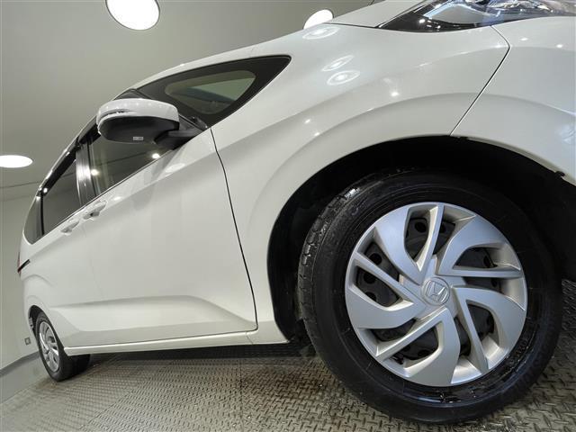 フリード Ｇ・ホンダセンシング　純正９インチナビ　衝突軽減ブレーキ　両側パワースライドドア　ビルトインＥＴＣ　バックカメラ　フルセグＴＶ　レーンキープアシスト　パーキングアシスト　プッシュスタート　スマートキー　純正フロアマット（20枚目）